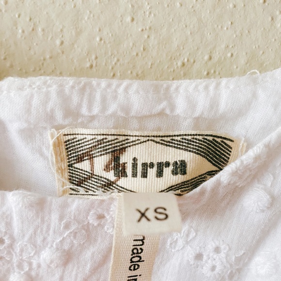 🌹 Kirra White Pattern Peplum Top 🌹 - Picture 4 of 4